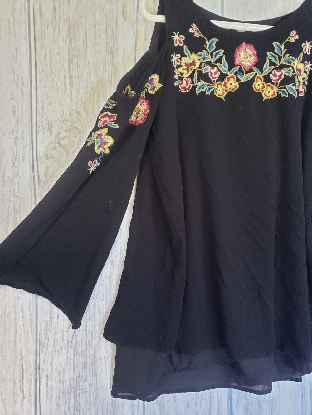 Umgee Black Floral Embroidered Cold-Shoulder Women's Tunic Top Medium Whimsigoth